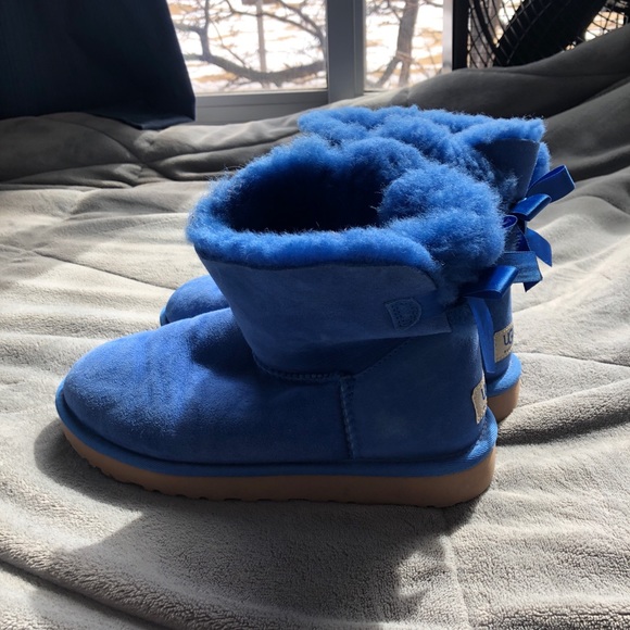 Blue bow uggs - Picture 2 of 3